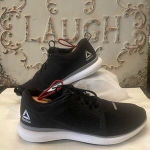 As seen in the photos, Reebok Driftium for women size 10 in optimal conditions.